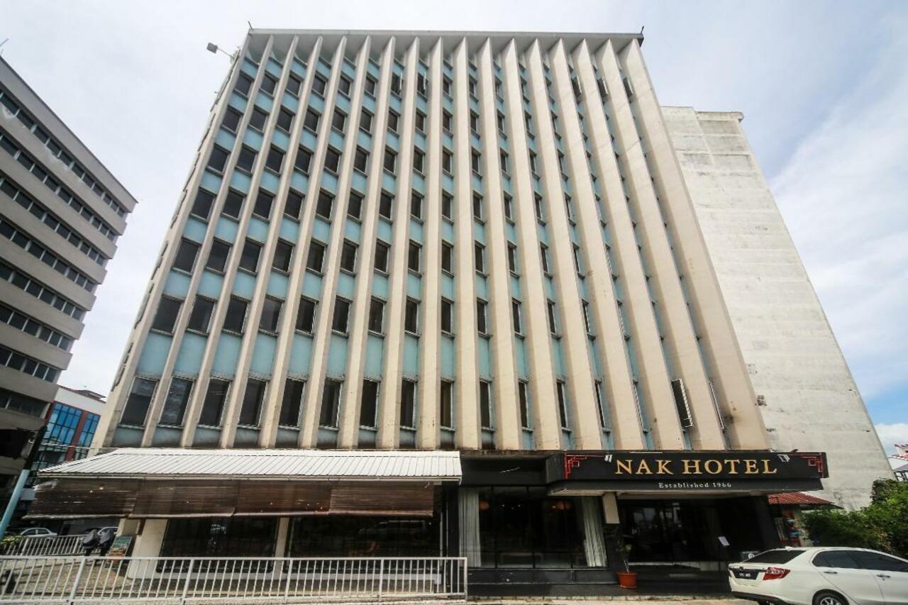 Oyo 1030 Nak Hotel Sandakan Exteriör bild